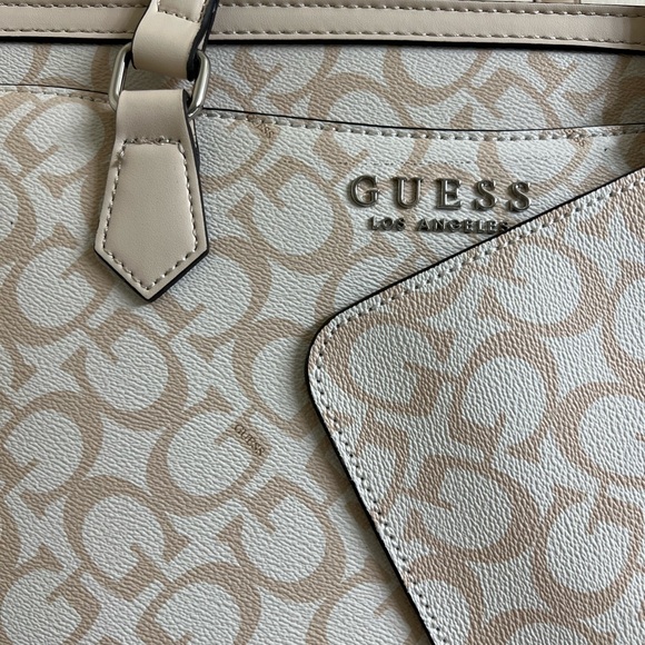 New Guess Los Angeles Tote Bag and matching Zippered Pouch - Picture 9 of 13